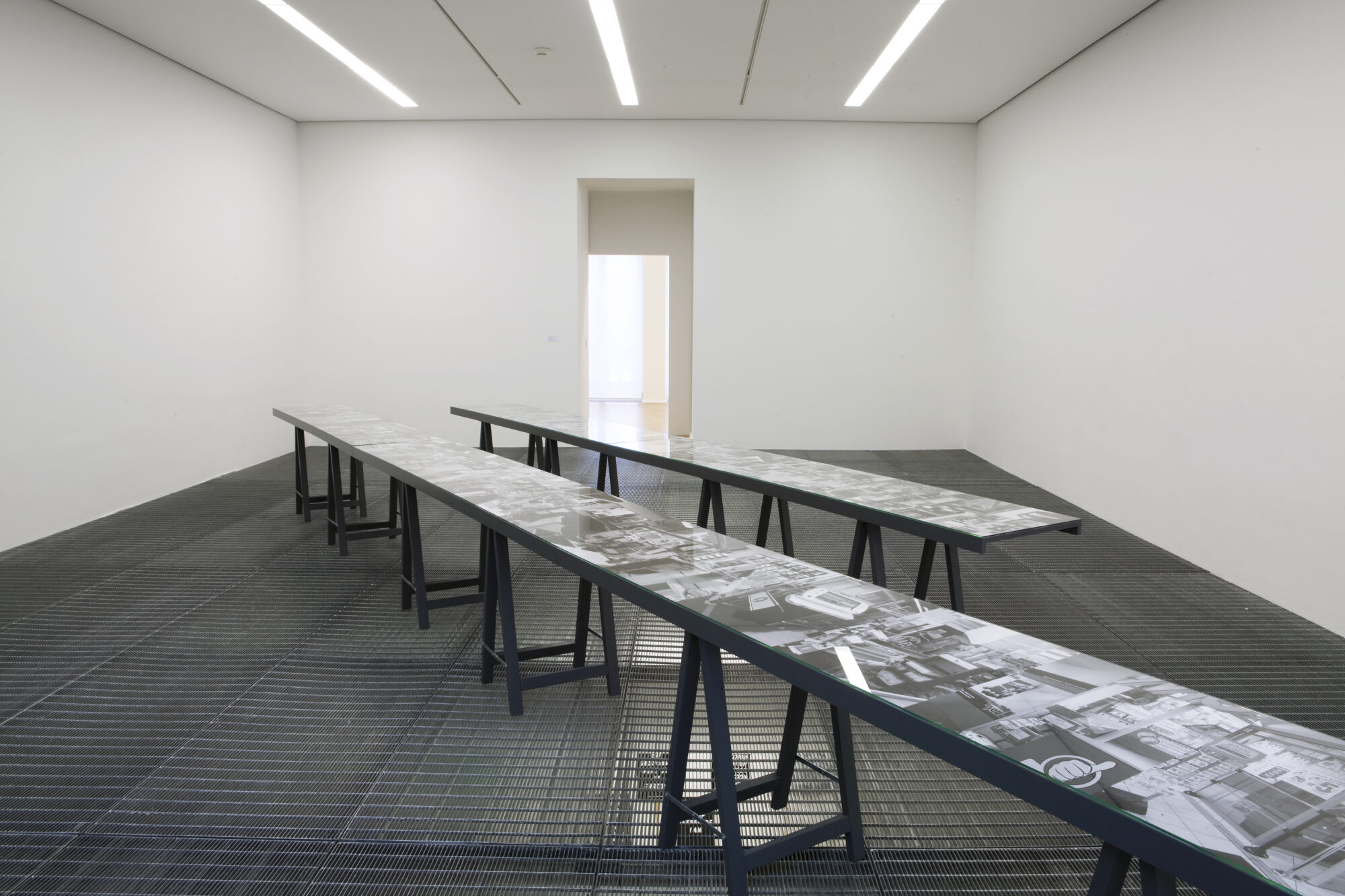 Capital Decor, GfzK, Museum of Contemporary Art, Leipzig, 2010<br />
inkjet print on blueback paper, 50 x 1273 cm, tables, glass<br />
soundwork (20:56 min, voice: Christophe Piette)