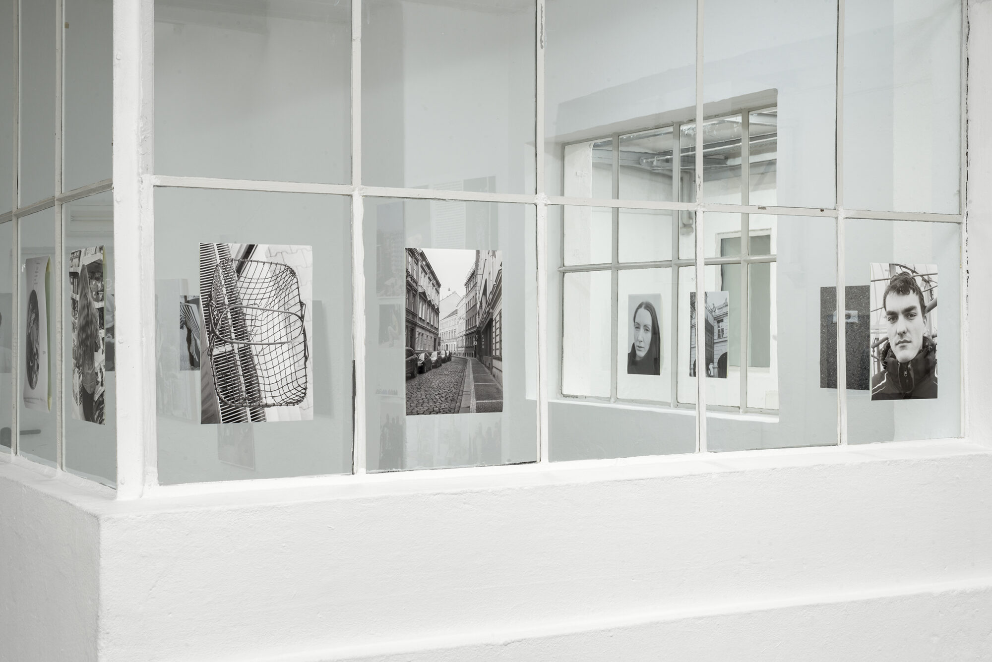 Máj/My, exhibition Vis à vis, Fotodoks, Lothringer 13, München, 2019<br />
pigment prints, 40 x 26,6 cm<br />
foto: Markus Krottendorfer
